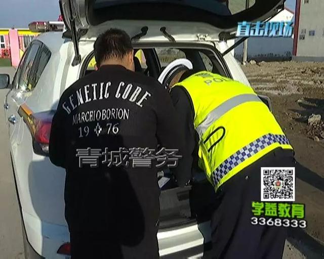 面包车变黑校车 超员载客交警严惩